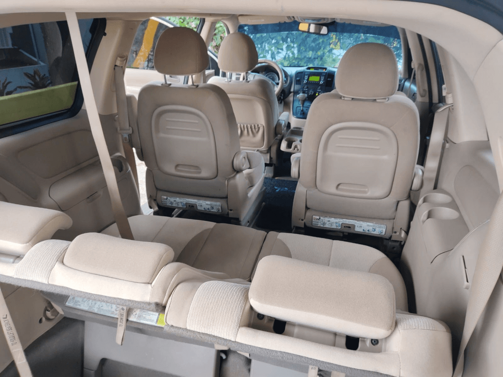 Kia Sedona 2012-3