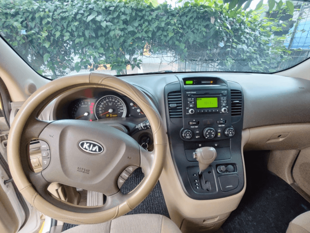 kia-sedona-2012-4